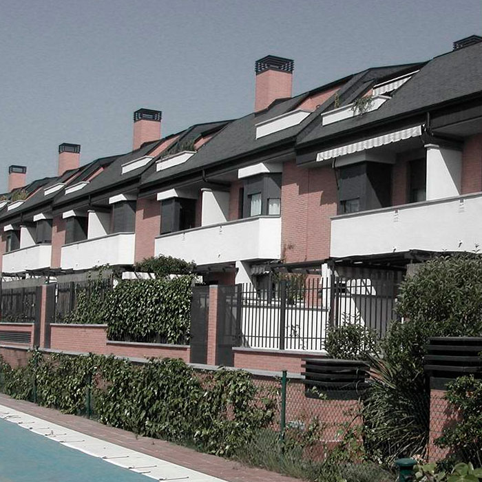 36 viviendas unifamiliares adosadas, garaje y piscina. Quinta de los Molinos. MADRID.